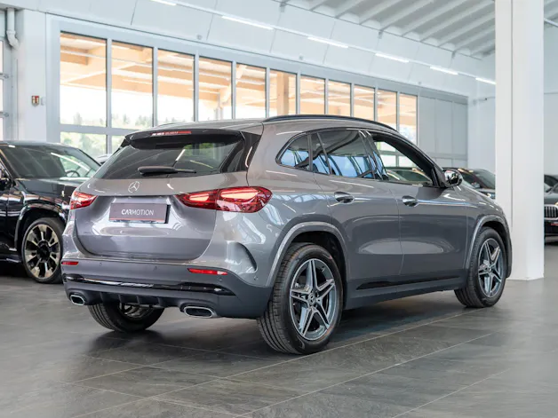 MERCEDES-BENZ GLA 200 Night Star AMG Line / Rückfahrkamera / el.Heckklappe / Ambientebeleuchtung