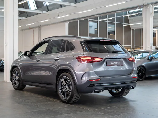 MERCEDES-BENZ GLA 200 Night Star AMG Line / Rückfahrkamera / el.Heckklappe / Ambientebeleuchtung
