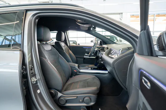 MERCEDES-BENZ GLA 200 Night Star AMG Line / Rückfahrkamera / el.Heckklappe / Ambientebeleuchtung