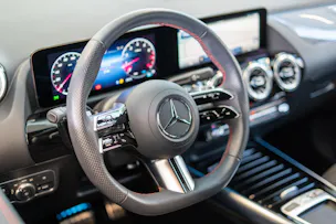 MERCEDES-BENZ GLA 200 Night Star AMG Line / Rückfahrkamera / el.Heckklappe / Ambientebeleuchtung