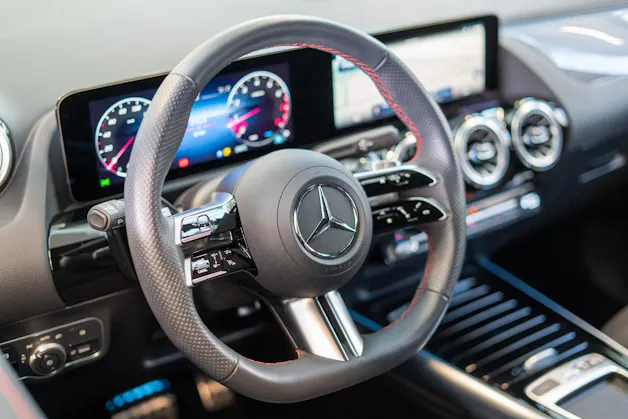 MERCEDES-BENZ GLA 200 Night Star AMG Line / Rückfahrkamera / el.Heckklappe / Ambientebeleuchtung