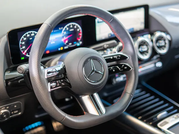 MERCEDES-BENZ GLA 200 Night Star AMG Line / Rückfahrkamera / el.Heckklappe / Ambientebeleuchtung