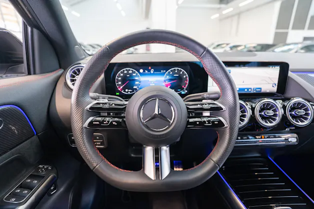 MERCEDES-BENZ GLA 200 Night Star AMG Line / Rückfahrkamera / el.Heckklappe / Ambientebeleuchtung