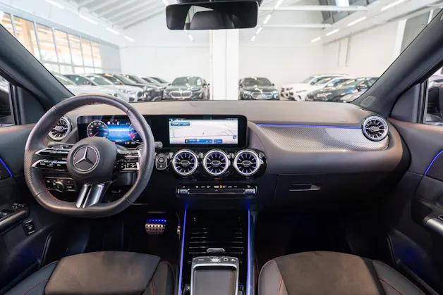 MERCEDES-BENZ GLA 200 Night Star AMG Line / Rückfahrkamera / el.Heckklappe / Ambientebeleuchtung