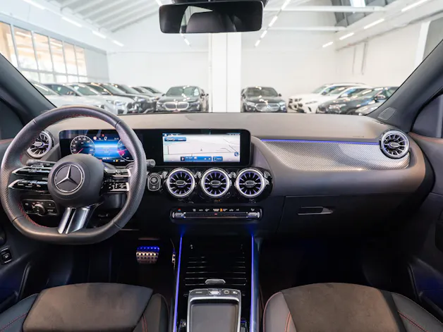MERCEDES-BENZ GLA 200 Night Star AMG Line / Rückfahrkamera / el.Heckklappe / Ambientebeleuchtung