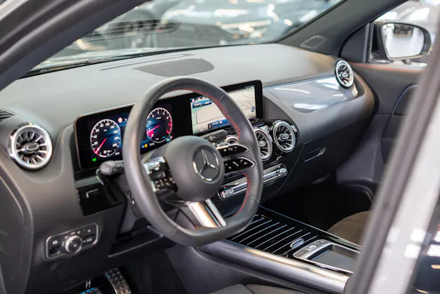 MERCEDES-BENZ GLA 200 Night Star AMG Line / Rückfahrkamera / el.Heckklappe / Ambientebeleuchtung