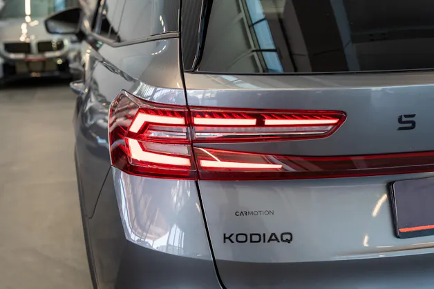 SKODA Kodiaq 2.0 TSI RS / Panorama-Schiebedach / Head-Up Display / Anhängerkupplung