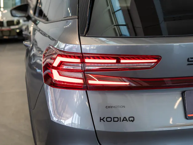 SKODA Kodiaq 2.0 TSI RS / Panorama-Schiebedach / Head-Up Display / Anhängerkupplung