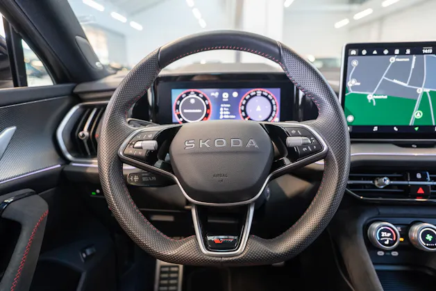 SKODA Kodiaq 2.0 TSI RS / Panorama-Schiebedach / Head-Up Display / Anhängerkupplung