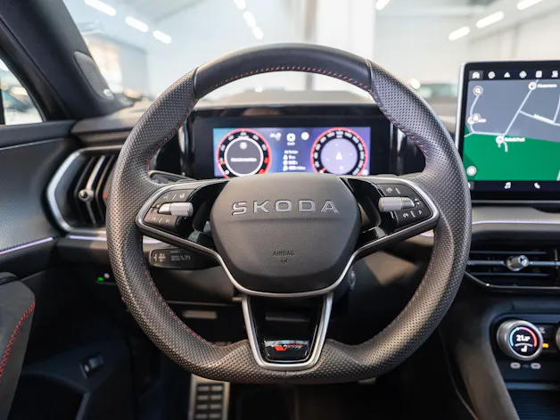 SKODA Kodiaq 2.0 TSI RS / Panorama-Schiebedach / Head-Up Display / Anhängerkupplung