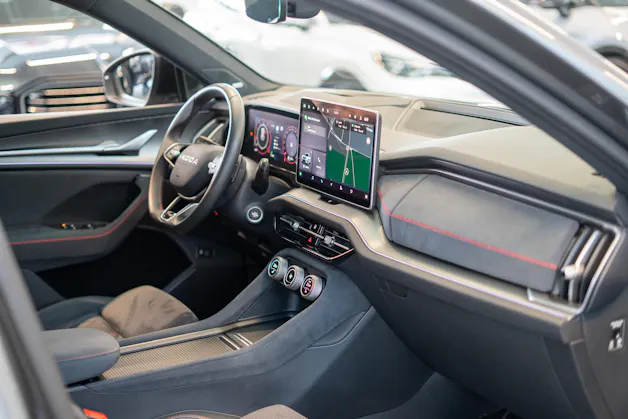SKODA Kodiaq 2.0 TSI RS / Panorama-Schiebedach / Head-Up Display / Anhängerkupplung