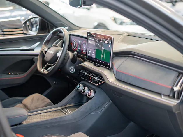 SKODA Kodiaq 2.0 TSI RS / Panorama-Schiebedach / Head-Up Display / Anhängerkupplung