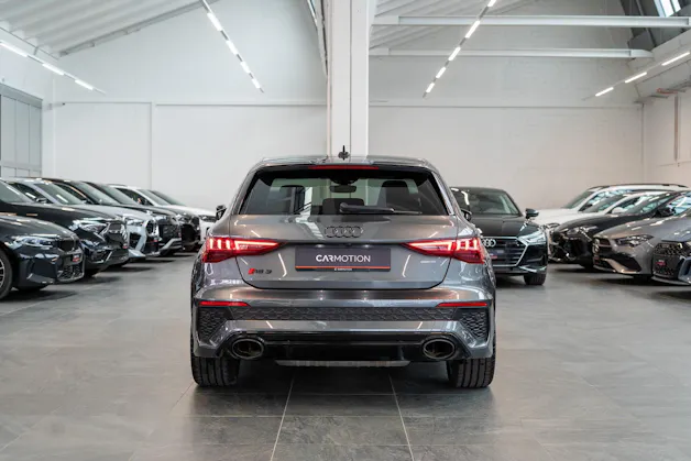 AUDI RS3 Sportback 2.5 TFSI quattro S-Tronic / Glasdach / Alcantara-Lenkrad / Rückfahrkamera