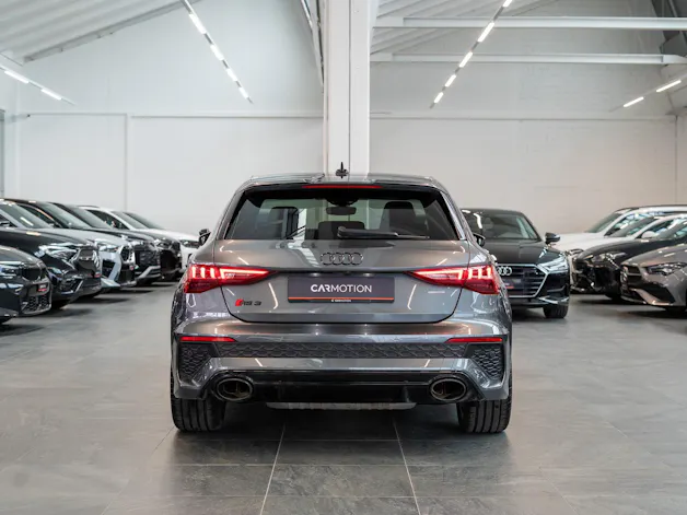 AUDI RS3 Sportback 2.5 TFSI quattro S-Tronic / Glasdach / Alcantara-Lenkrad / Rückfahrkamera