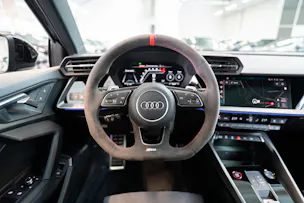 AUDI RS3 Sportback 2.5 TFSI quattro S-Tronic / Glasdach / Alcantara-Lenkrad / Rückfahrkamera