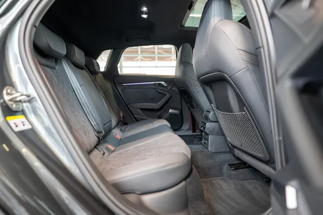 AUDI RS3 Sportback 2.5 TFSI quattro S-Tronic / Glasdach / Alcantara-Lenkrad / Rückfahrkamera