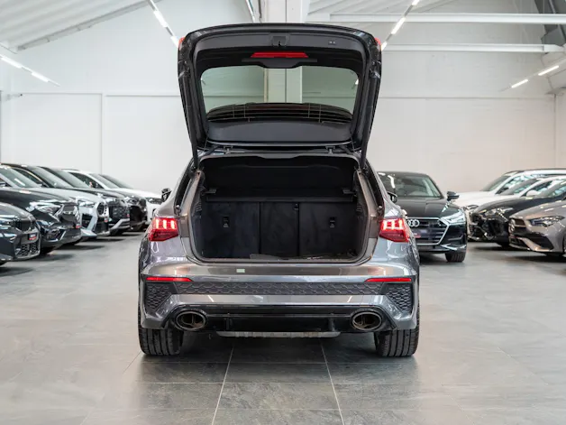 AUDI RS3 Sportback 2.5 TFSI quattro S-Tronic / Glasdach / Alcantara-Lenkrad / Rückfahrkamera