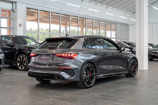 AUDI RS3 Sportback 2.5 TFSI quattro S-Tronic / Glasdach / Alcantara-Lenkrad / Rückfahrkamera