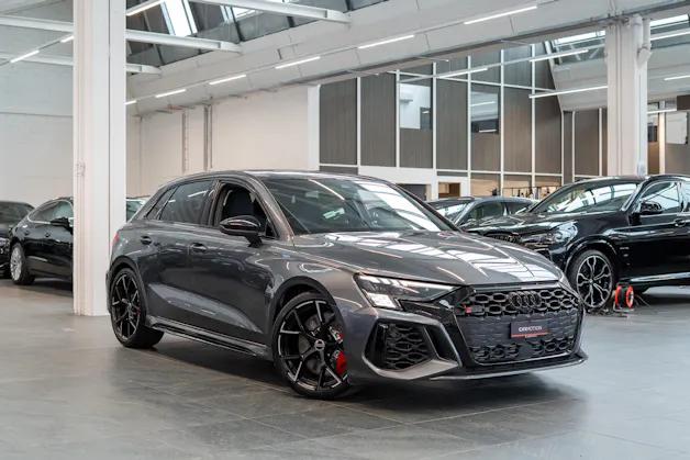 AUDI RS3 Sportback 2.5 TFSI quattro S-Tronic / Glasdach / Alcantara-Lenkrad / Rückfahrkamera
