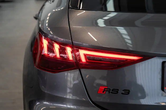 AUDI RS3 Sportback 2.5 TFSI quattro S-Tronic / Glasdach / Alcantara-Lenkrad / Rückfahrkamera