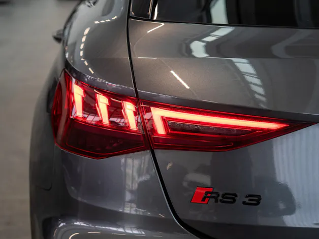 AUDI RS3 Sportback 2.5 TFSI quattro S-Tronic / Glasdach / Alcantara-Lenkrad / Rückfahrkamera