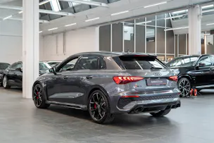 AUDI RS3 Sportback 2.5 TFSI quattro S-Tronic / Glasdach / Alcantara-Lenkrad / Rückfahrkamera