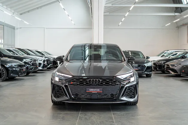 AUDI RS3 Sportback 2.5 TFSI quattro S-Tronic / Glasdach / Alcantara-Lenkrad / Rückfahrkamera