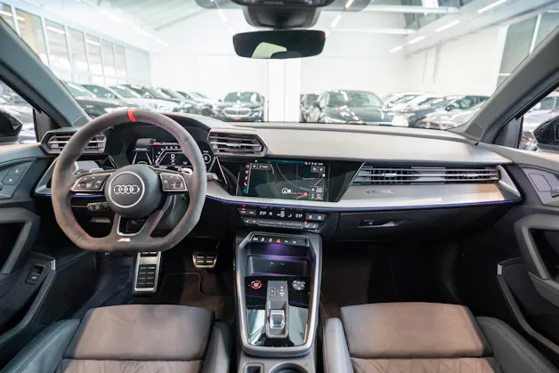 AUDI RS3 Sportback 2.5 TFSI quattro S-Tronic / Glasdach / Alcantara-Lenkrad / Rückfahrkamera