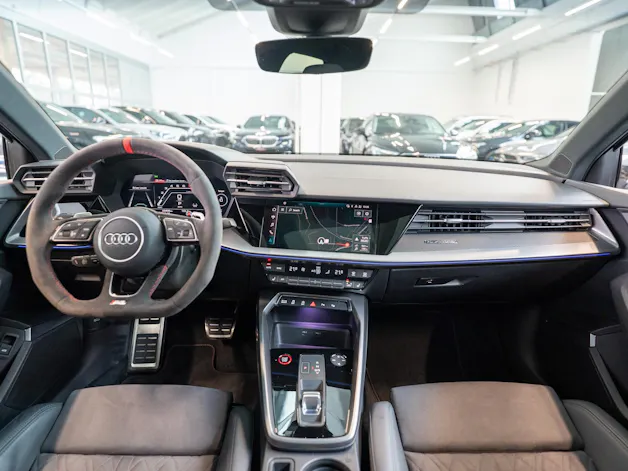 AUDI RS3 Sportback 2.5 TFSI quattro S-Tronic / Glasdach / Alcantara-Lenkrad / Rückfahrkamera