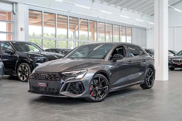 AUDI RS3 Sportback 2.5 TFSI quattro S-Tronic / Glasdach / Alcantara-Lenkrad / Rückfahrkamera