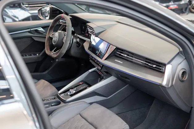 AUDI RS3 Sportback 2.5 TFSI quattro S-Tronic / Glasdach / Alcantara-Lenkrad / Rückfahrkamera