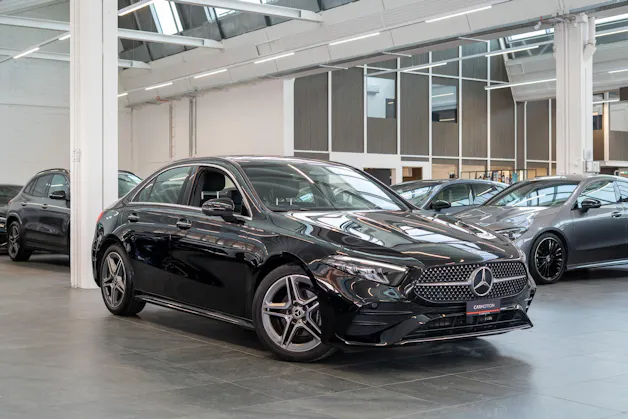MERCEDES-BENZ A 200 AMG Line Limousine / Facelift / Rückfahrkamera / Ambientebeleuchtung