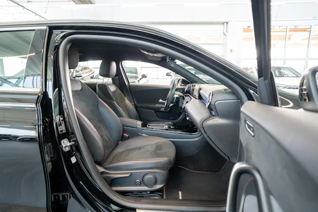MERCEDES-BENZ A 200 AMG Line Limousine / Facelift / Rückfahrkamera / Ambientebeleuchtung