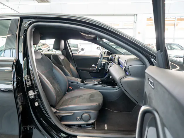 MERCEDES-BENZ A 200 AMG Line Limousine / Facelift / Rückfahrkamera / Ambientebeleuchtung