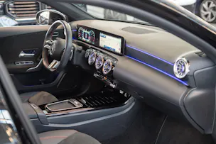 MERCEDES-BENZ A 200 AMG Line Limousine / Facelift / Rückfahrkamera / Ambientebeleuchtung