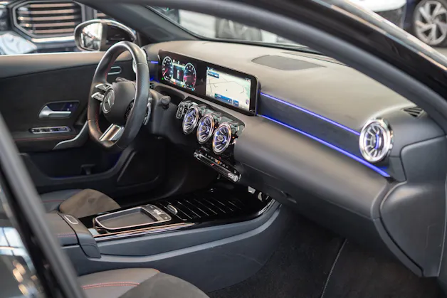 MERCEDES-BENZ A 200 AMG Line Limousine / Facelift / Rückfahrkamera / Ambientebeleuchtung