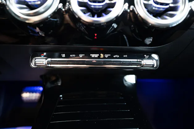 MERCEDES-BENZ A 200 AMG Line Limousine / Facelift / Rückfahrkamera / Ambientebeleuchtung