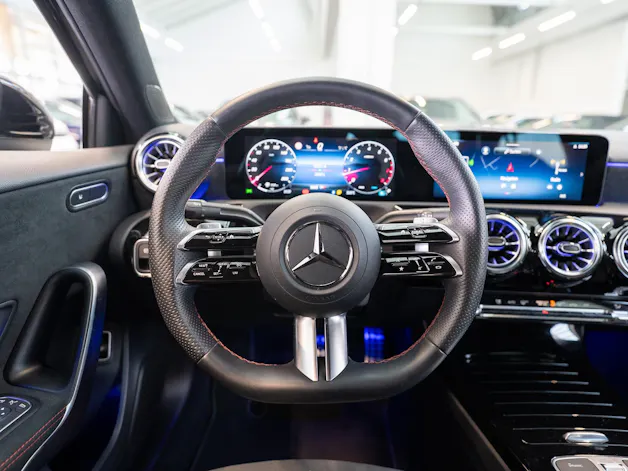MERCEDES-BENZ A 200 AMG Line Limousine / Facelift / Rückfahrkamera / Ambientebeleuchtung