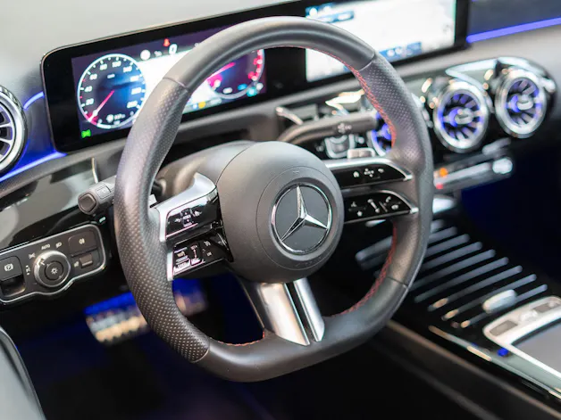 MERCEDES-BENZ A 200 AMG Line Limousine / Facelift / Rückfahrkamera / Ambientebeleuchtung