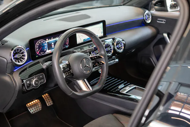 MERCEDES-BENZ A 200 AMG Line Limousine / Facelift / Rückfahrkamera / Ambientebeleuchtung