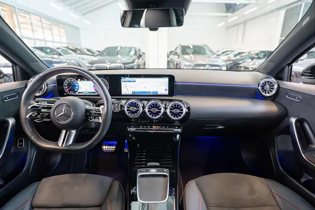 MERCEDES-BENZ A 200 AMG Line Limousine / Facelift / Rückfahrkamera / Ambientebeleuchtung