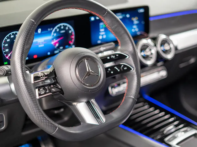MERCEDES-BENZ GLB 250 AMG Line 4matic*Facelift*360°Kamera*Burmester*El.Sitze*