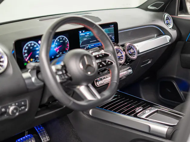 MERCEDES-BENZ GLB 250 AMG Line 4matic*Facelift*360°Kamera*Burmester*El.Sitze*