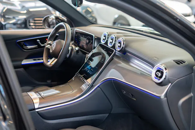 MERCEDES-BENZ GLC 300 d 4matic AMG Line / Anhängerkupplung / Memory Sitze / Ambiente