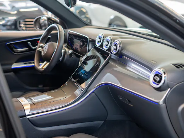 MERCEDES-BENZ GLC 300 d 4matic AMG Line / Anhängerkupplung / Memory Sitze / Ambiente