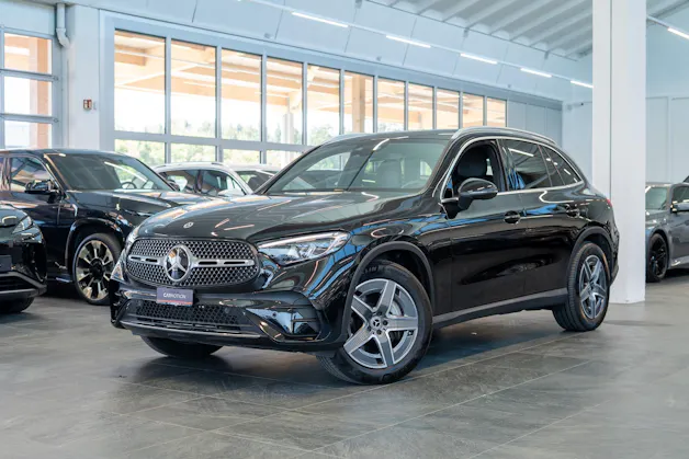 MERCEDES-BENZ GLC 300 d 4matic AMG Line / Anhängerkupplung / Memory Sitze / Ambiente