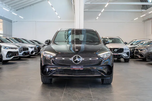 MERCEDES-BENZ GLC 300 d 4matic AMG Line / Anhängerkupplung / Memory Sitze / Ambiente