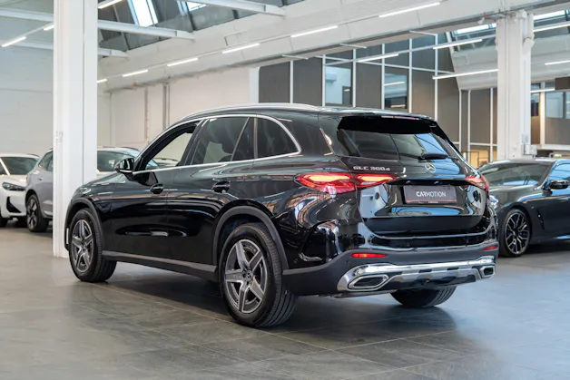MERCEDES-BENZ GLC 300 d 4matic AMG Line / Anhängerkupplung / Memory Sitze / Ambiente