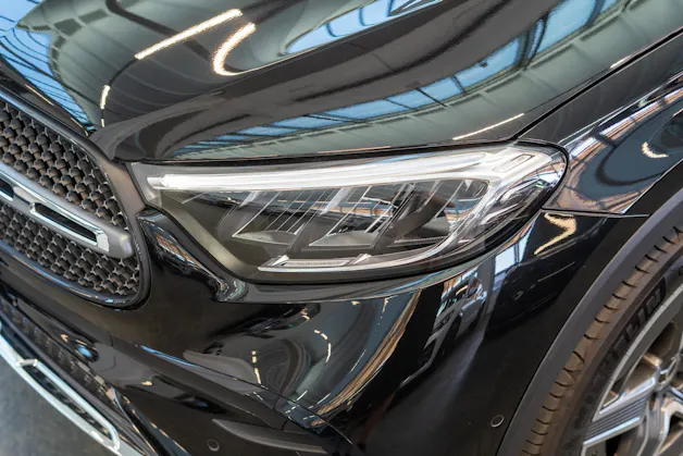MERCEDES-BENZ GLC 300 d 4matic AMG Line / Anhängerkupplung / Memory Sitze / Ambiente