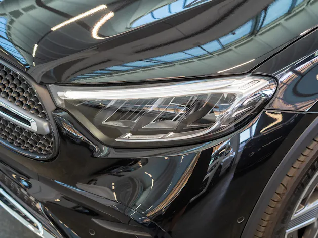 MERCEDES-BENZ GLC 300 d 4matic AMG Line / Anhängerkupplung / Memory Sitze / Ambiente